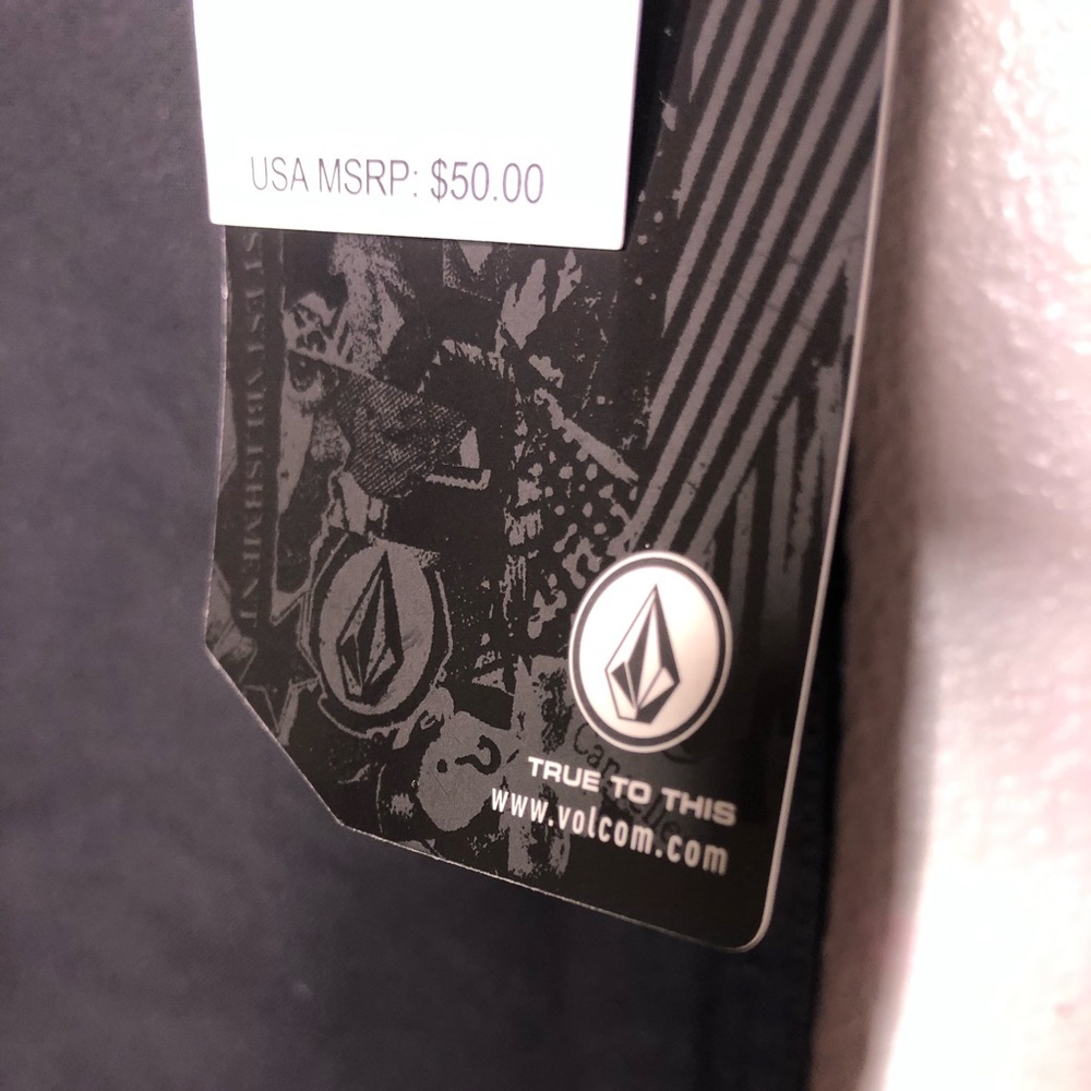 Men’s Black Volcom Short Sleeve Top NWT - Picture 3 of 5